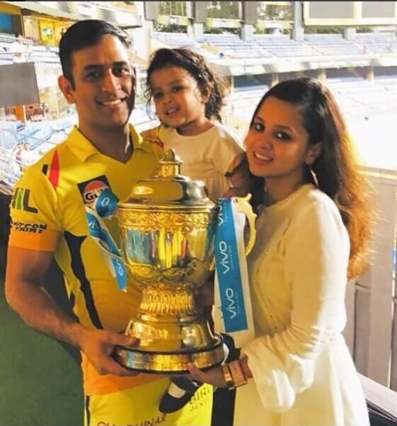 MS Dhoni with wife Sakshi and daughter ziva