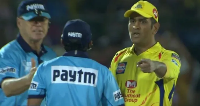 MS Dhoni in Extreme Anger, Storms into the Ground to Lash Out at Umpire