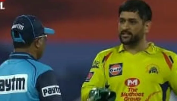IPL 2020: MS Dhoni Loses his Cool After Another Controversial Umpire Decision