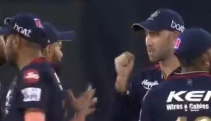 Virat and Maxwell spotted playing Stone Paper Scissors during the DRS against Punjab Kings