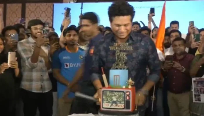Watch: Sachin Tendulkar cuts a cake on the occasion of the silver jubilee of his famous 