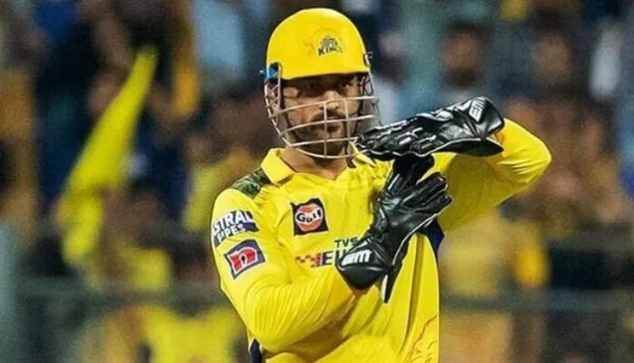 Dhoni does it again, Dhoni Review System leaves the umpires smiling