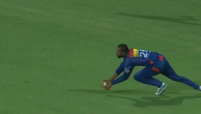 Krunal Pandya's acrobatic catch brings Lucknow back into the game