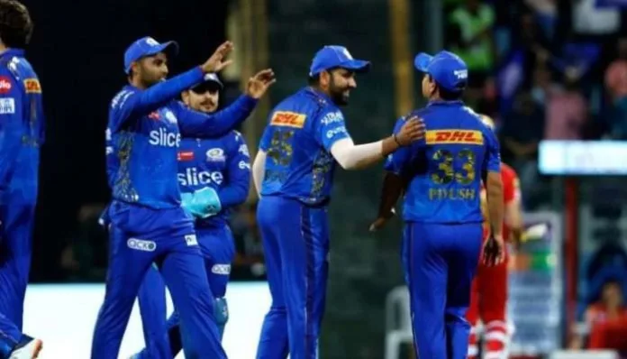 How can Mumbai Indians (MI) qualify for the playoffs? 
