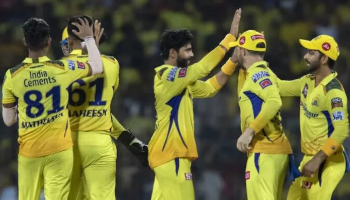 Virender Sehwag Applauds Chennai Super Kings' Historic 10th IPL Final Entry, Praises Dhoni's Leadership Brilliance