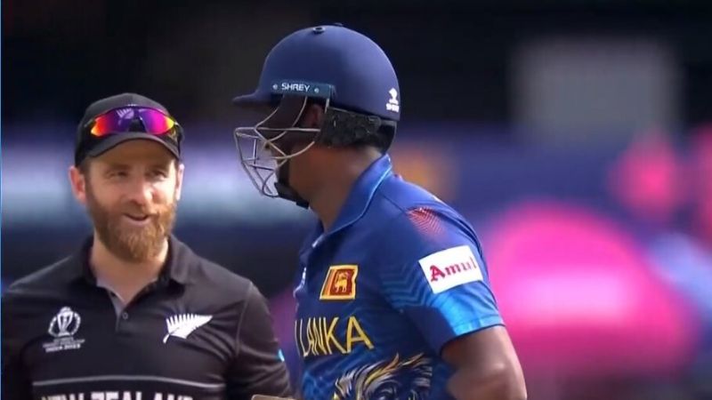 A moment of laughter between Kane Williamson, Trent Boult and Angelo Mathews