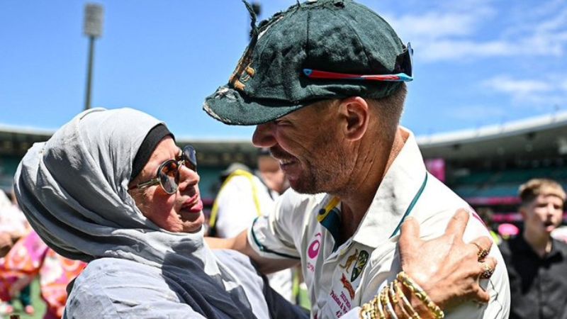 David Warner's Test Farewell: Australia Clinches 3-0 Whitewash Against Pakistan as His Picture with Usman Khawaja’s Mother Goes Viral
