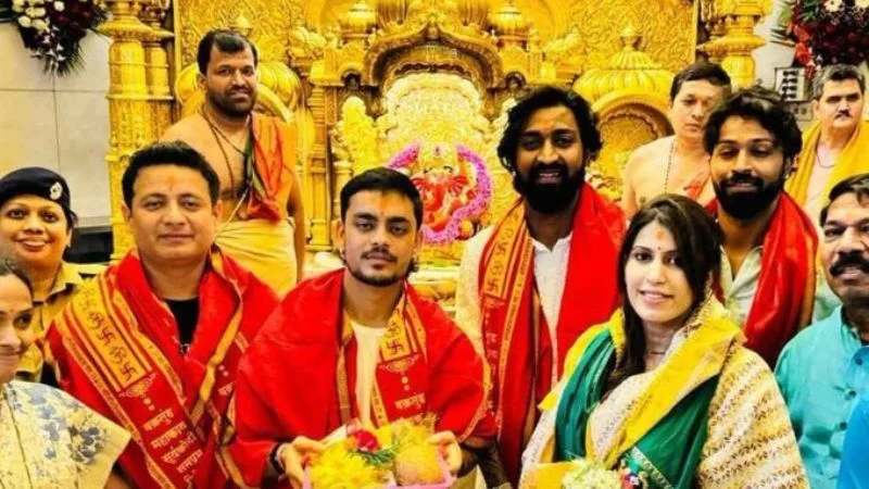 Hardik Pandya's Siddhivinayak Temple Visit: MI vs RCB Clash