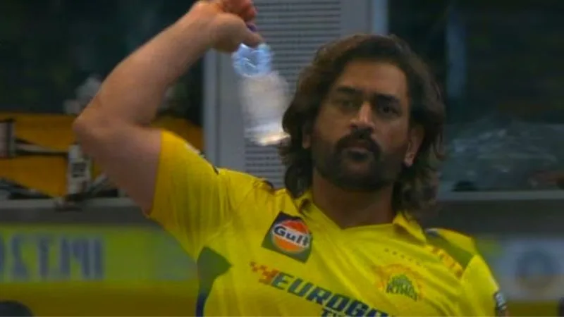 Dhoni Unhappy With Cameraman Attention During CSK's Massive Partnership