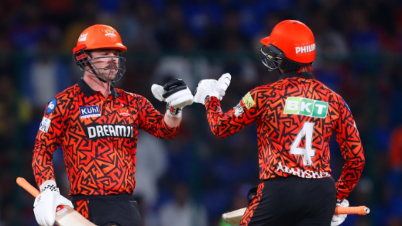 Sunrisers Hyderabad Sets Record with 125/0 in Powerplay